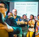 'Tien om te zien' voor anderstaligen: Nederlands leren door te zingen