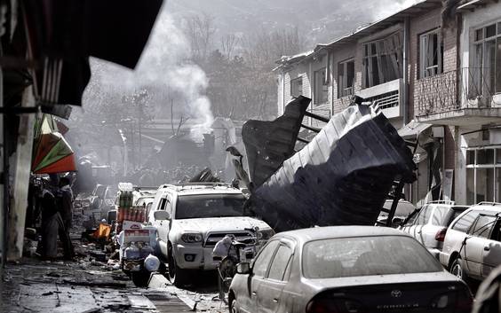 Bomauto vermomd als ambulance richt bloedbad aan in Kabul: 95 doden