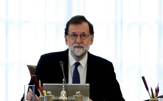 Spanje grijpt ongekend hard in: ministers nemen bestuur Catalonië volgende week over