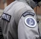 Agent levensgevaarlijk gewond nadat hij geraakt wordt door kogel tijdens oefening