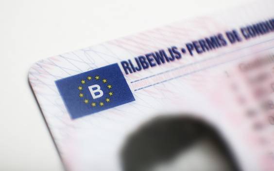 Rijbewijs met punten dan toch niet dood? CD&V en N-VA fluiten mobiliteitsminister Bellot terug