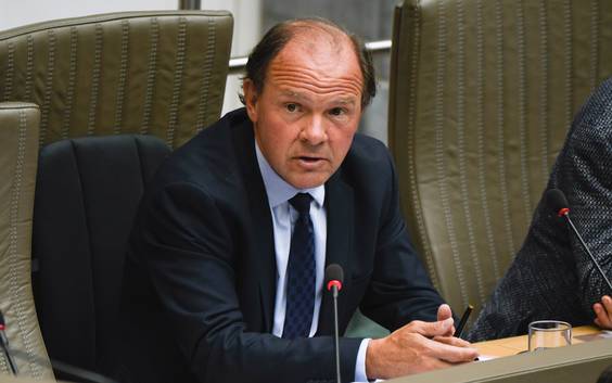 Waarom Muyters zich gaat moeien in brugpensioen Carrefour