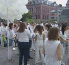 Bijna 3.000 aanwezigen trekken in Witte Mars door straten van Luik na aanslag