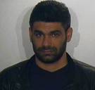 Hoe Dienst Vreemdelingenzaken een zware crimineel het land uitzette, en de politie er nu naar op zoek kan