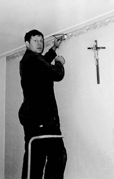 Vrijbuiter ‘Ophoes Jan’ (1931-2020) uit Deurningen vecht robbertje met ‘meneer pastoor’