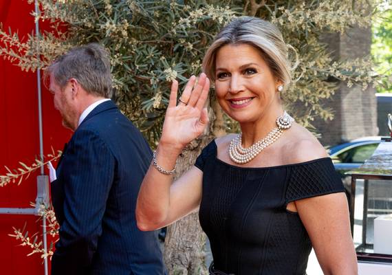 Koningin Máxima draagt waanzinnig mooie cocktailjurk tijdens diner met Deense royals 