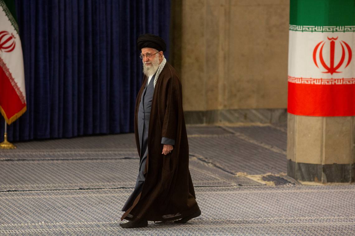 Ayatollah Ali Khamenei, de onverzettelijke geestelijke die Iran regeerde met ijzeren vuist