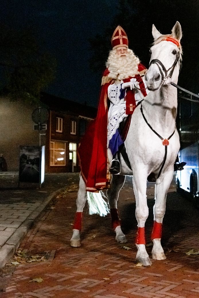 Sinterklaas tijdens de opnames van de korte Sinterklaasfilm 2020 'Sinterklaas heeft een dagje vrij' in Woerden.