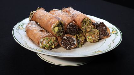 115. Cannoli au chocolat et pistache