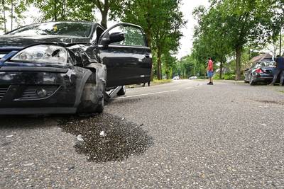 Automobilist botst op tegenligger in Bavel