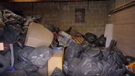 Huurders laten garage vol rommel en vuile pampers achter