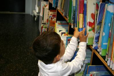 Jongens leren beter lezen met veel meiden in de klas