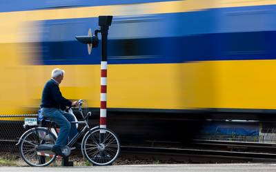 ProRail gaat flitsen op spoorwegovergangen