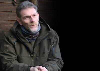 Herenkledingketen zwicht voor klacht over gelijkenis model met Jos Brech