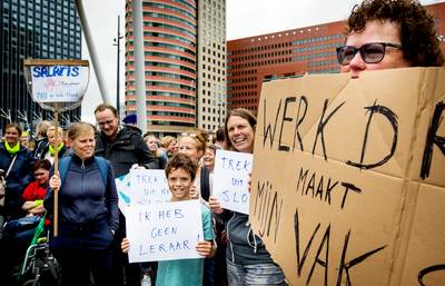 Waarom de stakende leraar net zoveel aandacht kan trekken als de boze boer: ‘Ook ouders komen in protest’