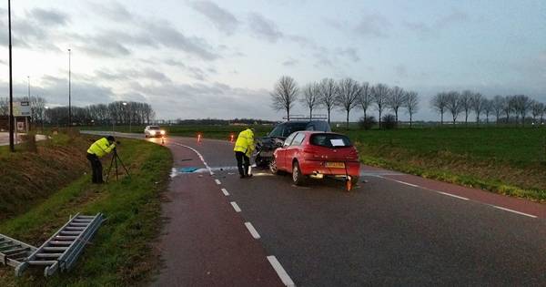 2 gewonden bij frontale aanrijding in Bruchem