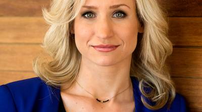 Dionne geniet van visagiemomentje en Daphne doet poging tot krumping