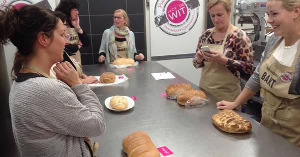 Janine Bambacht bakt beste wit vloerbrood bij wedstrijd Heel Maasdriel Bakt - BD.nl