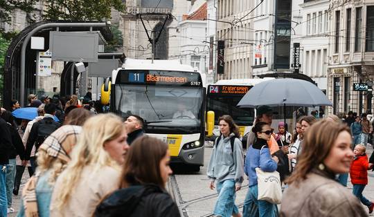 ‘De Lijn ondergraaft met dit beleid het draagvlak voor controles’: ook wie geldig vervoersbewijs heeft, kan boete of vermaning krijgen