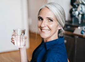 Zóveel water moet je drinken voor een stralende huid 
