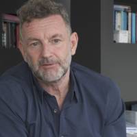 Pubervragen aan Kluun: “Drugs en vapen, wat doe ik daaraan?”