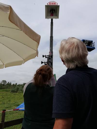 Vurende vrouwen markeren historische dag in Lobith