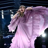 Taylor Swift overspoelt je: het is groter, perfecter, mooier vormgegeven, sneller, spectaculairder, beter gezongen dan je had kunnen verwachten ★★★★★