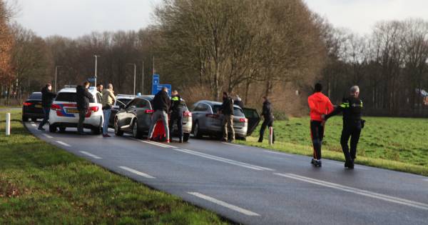 'Ga maar niet kijken, dadelijk word je gegijzeld!' - De Stentor