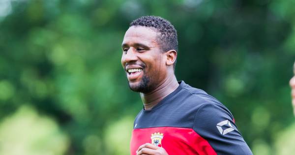 Douglas intens gelukkig op eerste dag bij Go Ahead Eagles: 'Ik ben zo blij' - Tubantia