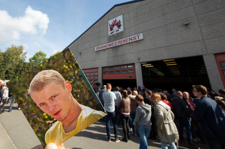 Het volk stroomt toe voor de uitvaartplechtigheid van brandweerman Davy Boudein (31).