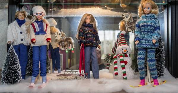 Video | Barbies in kerstsfeer voor iedereen zichtbaar