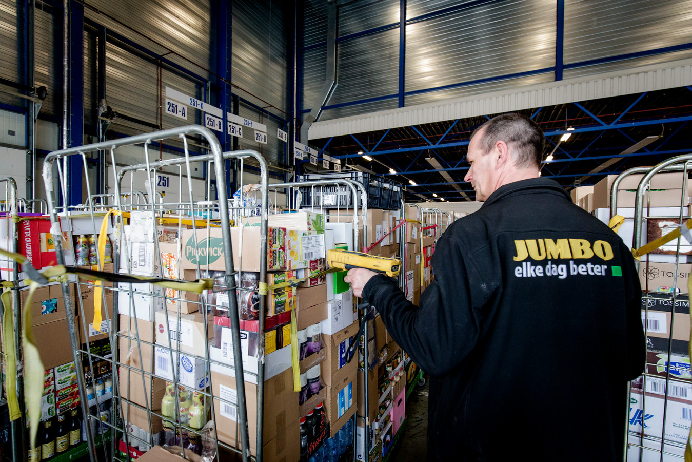 Jumbopersoneel staakt voor loonsverhoging Foto AD.nl