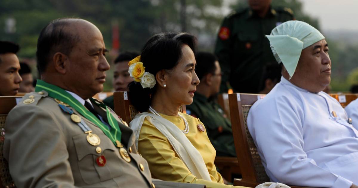 Aung San Suu Kyi voor het eerst op militair defilé ...