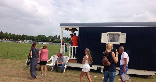 Pipowagen van Joan Dorst trekt veel bekijks (video) - PZC