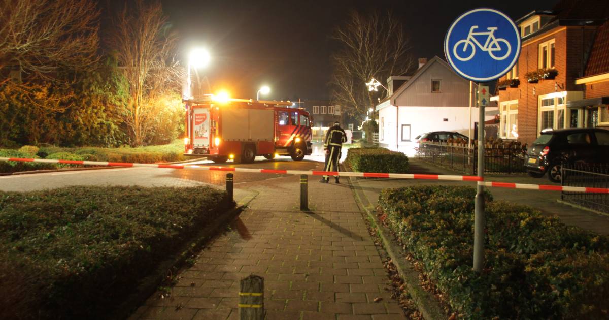 De politie zet straat af door gaslek in Goor.