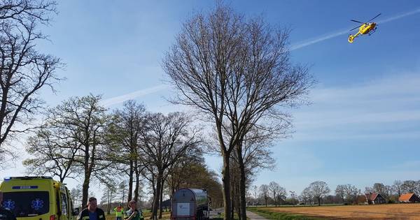 Traumahelikopter opgeroepen voor ernstig ongeval met fietser in Langeveen - Tubantia
