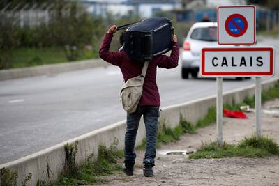 Migranten Calais krijgen tòch hulp