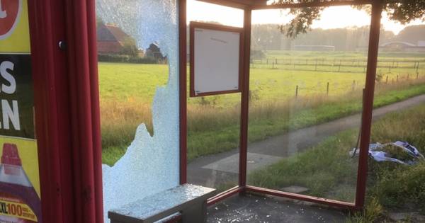 ‘Vernielingen in Wierden, Notter en Zuna snel bij politie melden'.