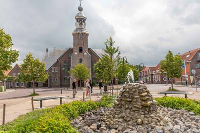 Hoera! Er komt weer water uit de fontein in Stavenisse