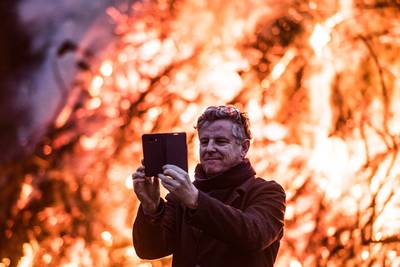 Indrukwekkend paasvuur in Laag-Soeren