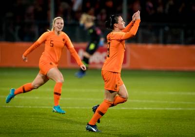 LIVE | Oranje hinkt op twee gedachten tegen Zwitsers