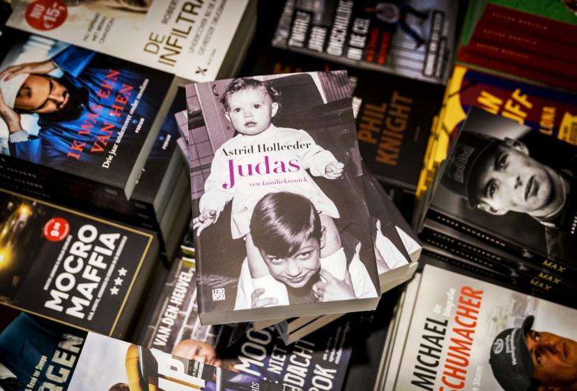 Curieus incident bij Holleeder-proces: RTL bekent serie van bestseller Judas te maken
