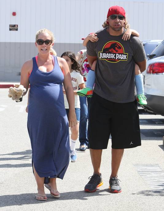 Ex Playmate Kendra Wilkinson Weer Single Show Ad Nl