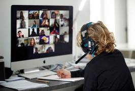 Kinderen zien op online les hoe docente mishandeld wordt, slachtofferhulp voor leerlingen