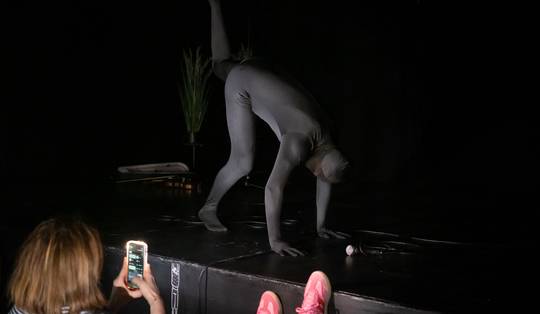 Backstage bij Gover Meits ‘Larie’: ‘Deze gekte is ook nieuw voor mij’