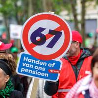 Vakbonden ABVV en ACV kondigen betoging aan op 9 oktober als ‘waarschuwing aan federale regering’ • Vooruit en Groen na nieuwe PISA-resultaten: Demir moet lerarentekort aanpakken