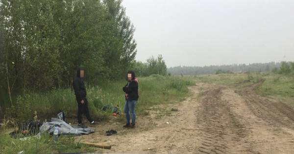 Alwéér kamperende Albanezen gevonden in bosjes bij station Lage Zwaluwe - BN DeStem