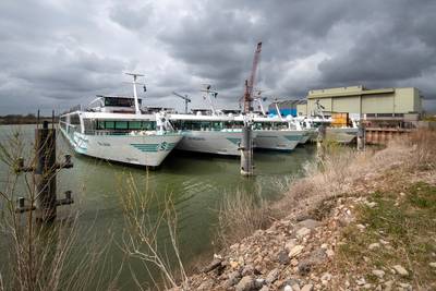 Aanlegverboden, geen afstand kunnen houden: de riviercruisevloot ligt stil in Dodewaard