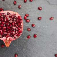 Granaatappels zijn gezond en zitten vol vitamines (maar het sap staan niet in de Schijf van Vijf)