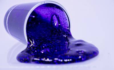 ‘Het lijkt alsof Gerard Joling is ontploft, glitters in ons haar, in ons eten en op de kat’